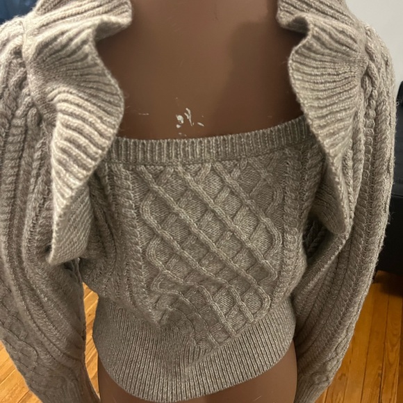 H&M Sweater - Picture 3 of 4